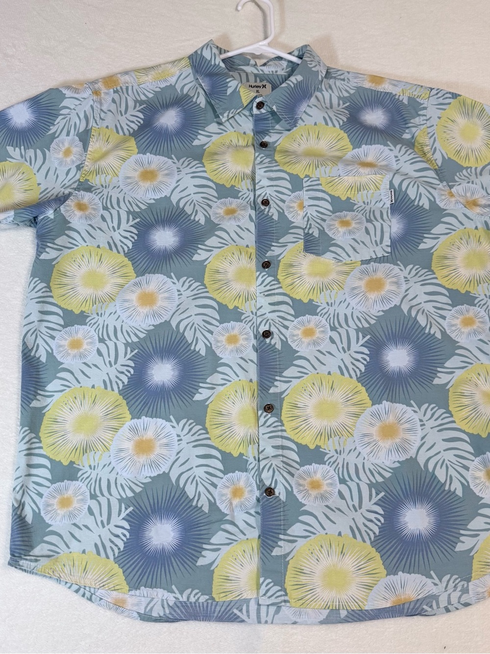 Hurley Light Blue Tropical Print Men's Shirt - Size XL - Excellent Condition